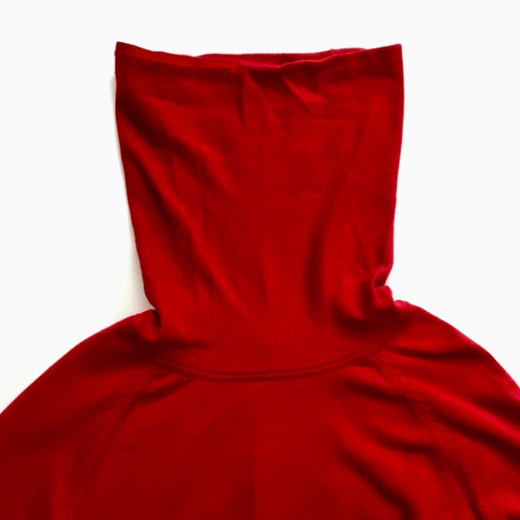 🇨🇦 Red Cotton Turtleneck Sweater - Picture 2 of 4